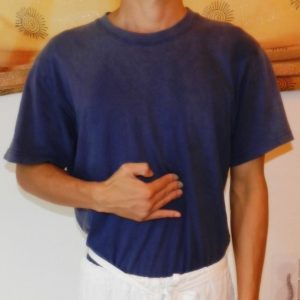 胃を触る